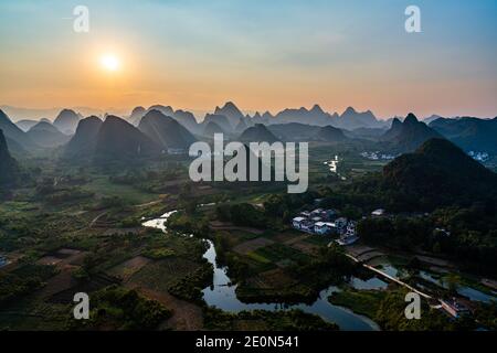 Karstgebirge in Guilin China Stockfoto