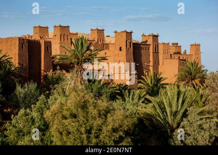 Die herrliche befestigte Stadt Ait Benhaddou, im Hohen Atlas von Marokko gelegen. Die riesige Festung besteht aus sechs Festungen. Stockfoto