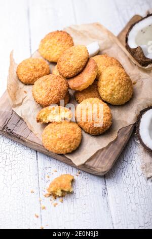 Glutenfreie Hirsekeks mit Kokosflocken. Cocosanki - polen Cookies Stockfoto