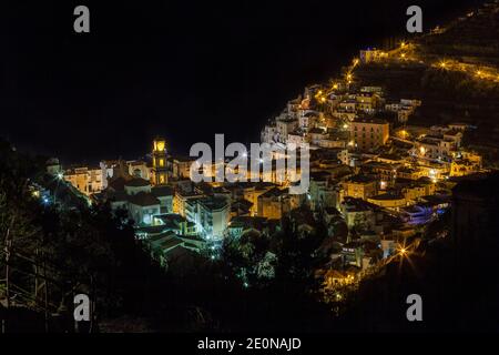 Minori bei Nacht an der Amalfiküste in Kampanien Region Italien Stockfoto