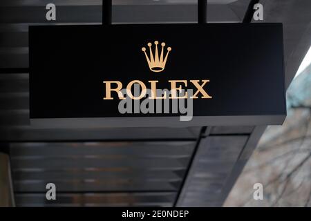 Rolex, eine berühmte Schweizer Uhrenmarke Outdoor Shield oder unterschreiben Sie in einer Boutique an der Bahnhofstrasse in Zürich, Schweiz. Stockfoto