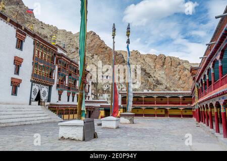 Tibetische traditionelle Gebäude und Platz des Hemis Kloster in Leh, Ladakh, Jammu und Kaschmir Stockfoto