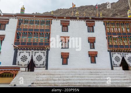 Tibetische traditionelle Gebäude und Platz des Hemis Kloster in Leh, Ladakh, Jammu und Kaschmir Stockfoto