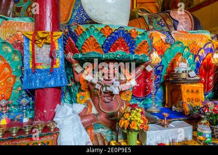 Statue von Buddha eines Altars in Hemis Kloster in Leh, Ladakh, Jammu und Kaschmir Stockfoto