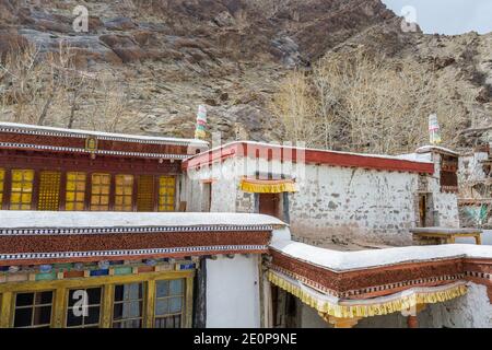 Tibetische traditionelle Gebäude und Platz des Hemis Kloster in Leh, Ladakh, Jammu und Kaschmir Stockfoto