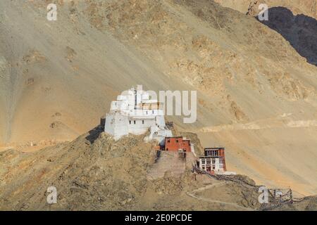 Namgyal Tsemo Kloster mit Hintergrund der Himalaya-Berge und schönen Abendlicht, Blick von Shanti Stupa, Leh, Ladakh, Indien kontrolliert Ja Stockfoto