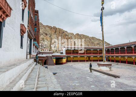 Tibetische traditionelle Gebäude und Platz des Hemis Kloster in Leh, Ladakh, Jammu und Kaschmir Stockfoto