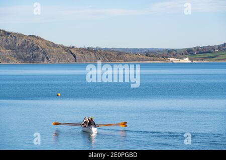 Lyme Regis, Dorset, Großbritannien. Januar 2021. UK Wetter: Ein knackiger, heller und sonniger Wintertag im Badeort Lyme Regis. Kredit: Celia McMahon/Alamy Live Nachrichten Stockfoto