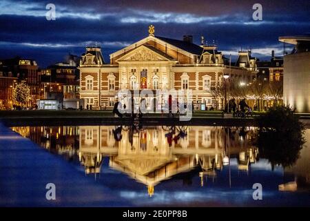 Amsterdam, Niederlande. Januar 2021. Amsterdam ist in einer Sperre in den leeren Straßen ruhig, in den Niederlanden, am 01. Januar 2020. Die Niederlande sind bis zum 19. Januar 2021 komplett gesperrt, mit allen wichtigen Geschäften, Schulen, Museen, Fitnessstudios und Friseuren. Foto von Robin Utrecht/ABACAPRESS.COM Quelle: ABACAPRESS/Alamy Live News Stockfoto