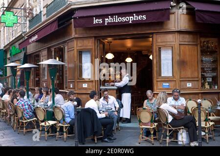 Cafe Les Philosophes in Paris (28 Rue Vieille du Temple, 75004 Paris) Le Marais, Stockfoto