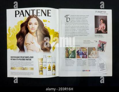 Das Innere der russischen Zeitschrift 'Burda', september 2018. Stockfoto