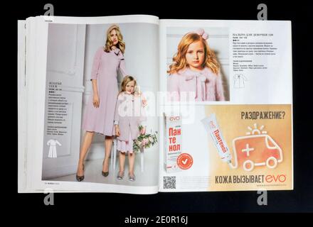 Das Innere der russischen Zeitschrift 'Burda', september 2018. Stockfoto