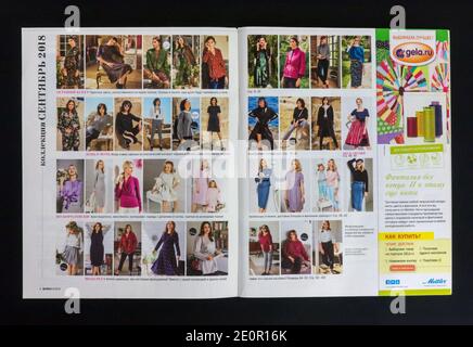 Das Innere der russischen Zeitschrift 'Burda', september 2018. Stockfoto