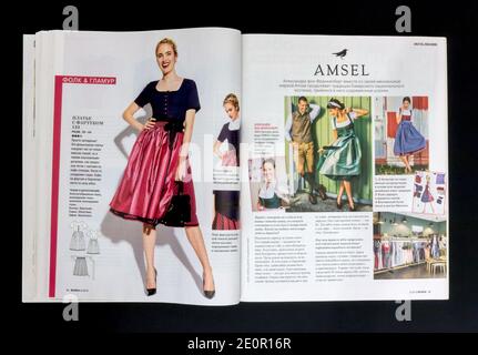 Das Innere der russischen Zeitschrift 'Burda', september 2018. Stockfoto
