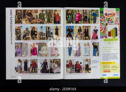 Das Innere der russischen Zeitschrift 'Burda', september 2018. Stockfoto