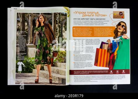 Das Innere der russischen Zeitschrift 'Burda', september 2018. Stockfoto