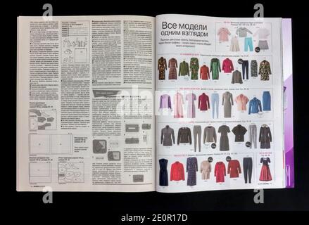 Das Innere der russischen Zeitschrift 'Burda', september 2018. Stockfoto