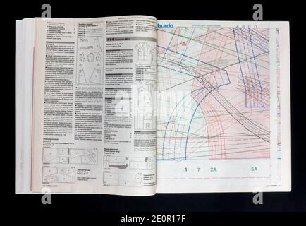 Das Innere der russischen Zeitschrift 'Burda', september 2018. Stockfoto