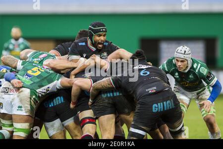 Treviso, Italien. 02. Jan, 2021. maxime mbanda zebre während Benetton Treviso vs Zebre Rugby, Rugby Guinness Pro 14 Spiel in Treviso, Italien, Januar 02 2021 Kredit: Unabhängige Fotoagentur/Alamy Live Nachrichten Stockfoto