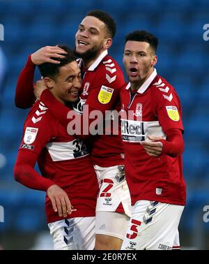 Marcus Tavernier von Middlesbrough (links) feiert das zweite Tor seiner Seite während des Sky Bet Championship-Spiels in Adams Park, Wycombe. Stockfoto