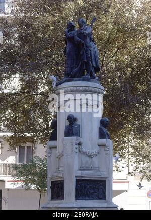 MONUMENTO A LOS SAINETEROS Y CHISPEROS MADRILEÑOS - 1913. AUTOR: COULLAUT VALERA LORENZO. Lage: AUSSEN. MADRID. SPANIEN. Stockfoto