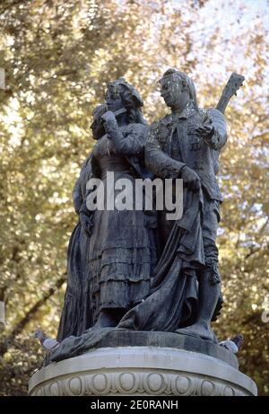 MONUMENTO A LOS SAINETEROS Y CHISPEROS MADRILEÑOS - 1913. AUTOR: COULLAUT VALERA LORENZO. Lage: AUSSEN. MADRID. SPANIEN. Stockfoto