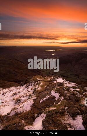 Der Blick vom Harrison Stickle bei Sonnenaufgang im Winter, English Lake District, Großbritannien Stockfoto