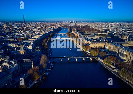 Frankreich, Paris (75), UNESCO-Weltkulturerbe, Louvre, Eiffelturm und seine Stockfoto