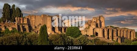 Ruinen des antiken Palastes Domus Augustana.das Domus Augustana war ein riesiger Palast, der auf dem Palatin in Rom, Italien, gelegen war Stockfoto