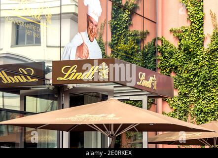 Ingolstadt, Deutschland : Lindt Schokoladengeschäft. Lindt ist ein 1845 gegründetes Schweizer Schokoladen- und Süßwarenunternehmen. Stockfoto