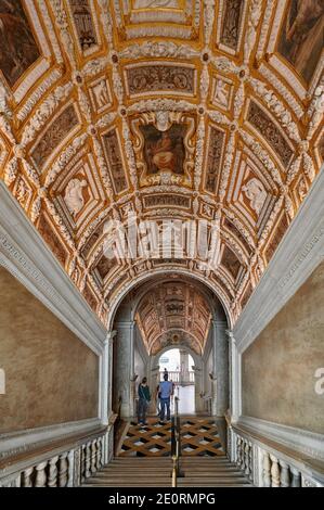 Deckenmalerei und Stuck im Treppenhaus Scala D'Oro, Dogenpalast, Palazzo Ducale, Venedig, Venetien, Italien Stockfoto