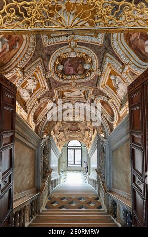 Deckenmalerei und Stuck im Treppenhaus Scala D'Oro, Dogenpalast, Palazzo Ducale, Venedig, Venetien, Italien Stockfoto