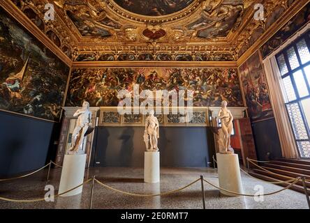 Statuen und Gemälde in der Sala dello Scrutinio, Dogenpalast, Palazzo Ducale, Venedig, Venetien, Italien Stockfoto