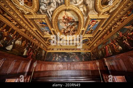 Fresken und Stuckarbeiten in der Sala del Consiglio dei Dieci, Dogenpalast, Palazzo Ducale, Venedig, Venetien, Italien Stockfoto