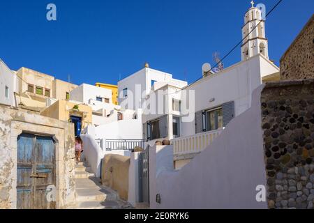 Santorini, Griechenland - 18. September 2020: Pyrgos, das malerischste Dorf von Santorini. Kykladen, Griechenland Stockfoto