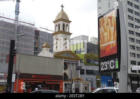 Sao Paulo, Sao Paulo, Brasilien. Januar 2021. (INT) Thermometer zeigt 23 Grad celsius in Sao Paulo. 2. Januar 2021, Sao Paulo, Brasilien: Thermometer zeigen 23 Grad celsius im Paraiso-Gebiet von Sao Paulo.Quelle: Niyi Fote /Thenews2. Quelle: Niyi Fote/TheNEWS2/ZUMA Wire/Alamy Live News Stockfoto