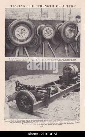 Vintage-Fotos von Picture Story of the Motor Tire - Testen der Festigkeit eines Reifens. Stockfoto