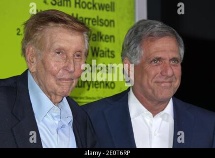 Sumner Redstone, Les Moonves Teilnahme an der CBS Films Premiere für Seven Psychopaths im Mann's Bruin Theater in Los Angeles, CA, USA, 1. Oktober 2012. (Im Bild: Sumner Redstone, Les Moonves). Foto von Baxter/ABACAPRESS.COM Stockfoto