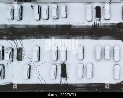 Jan 2 2021 London Ontairo Kanada. Luftaufnahme von schneebedeckten Parkplatz. Luke Durda/Alamy Stockfoto