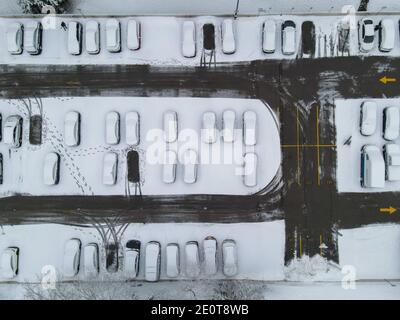 Jan 2 2021 London Ontairo Kanada. Luftaufnahme von schneebedeckten Parkplatz. Luke Durda/Alamy Stockfoto