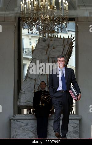 Der französische Haushaltsminister Jerome Cahuzac verlässt den Präsidentenpalast von Elysee nach der wöchentlichen Kabinettssitzung am 3. Oktober 2012 in Paris. Foto von Stephane Lemouton/ABACAPRESS.COM. Stockfoto