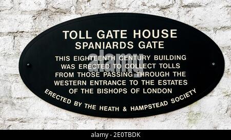 Mauthaus Spaniards Tor-Plakette, die ein historisches Gebäude in Hampstead markiert, errichtet, um Mautgebühren bei der Einreise in das Anwesen von Bishop of London zu sammeln. Stockfoto