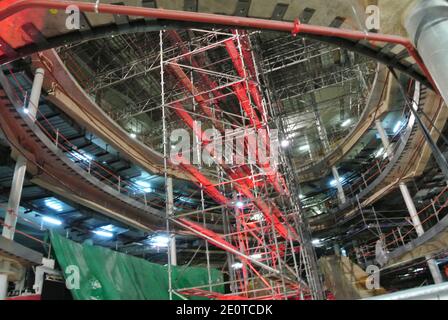 Die Baustelle der 'Beaugrenelle' Mall ist für die Öffentlichkeit geöffnet, als eine der 'Nuit Blanche' oder White Night Veranstaltungen in Paris, Frankreich am 6. Oktober 2012. Foto von Ammar Abd Rabbo/ABACAPRESS.COM Stockfoto