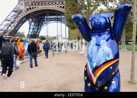 Illustration von "United Buddy Bears" zur Feier des 25. Jahrestages der deutsch-französischen Freundschaft am 12. Oktober 2012 in Paris. Foto von Nicolas Briquet/ABACAPRESS.COM Stockfoto