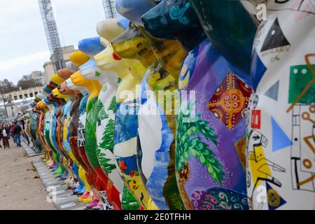 Illustration von "United Buddy Bears" zur Feier des 25. Jahrestages der deutsch-französischen Freundschaft am 12. Oktober 2012 in Paris. Foto von Nicolas Briquet/ABACAPRESS.COM Stockfoto