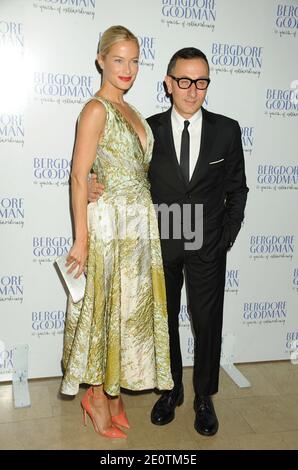 Carolyn Murphy und Gilles Mendel beim 11. Geburtstag von Bergdorf Goodman, das am 18. Oktober 2012 im Plaza Hotel in New York City, NY, USA, stattfand. Foto von Graylock/ABACAPRESS.COM Stockfoto