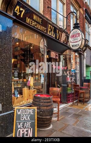 El Vino Fleet Street London - Flagship Fleet St Filiale des berühmten Weinladen mit Bar und Speisesaal, El Vino wurde 1879 gegründet. Stockfoto