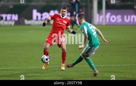 Bremen, Deutschland. 02. Jan, 2021. firo: 02.01.2021 Fuvuball, Saison 2020/21 1. Bundesliga: SV Werder Bremen - Union Berlin Duels, Marco Friedl, Versus, Robert Andrich Quelle: dpa/Alamy Live News Stockfoto