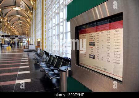 Die meisten Flüge werden am Reagan National Airport aufgrund des Hurrikans Sandy vom 29. Oktober 2012 in Washington, DC, USA storniert. Sandy's Top-Winde erhöhen sich auf 90 mph. Foto von Olivier Douliery/ABACAUSA.com Stockfoto