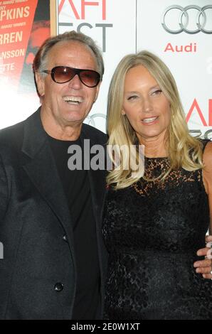 Peter Fonda und Margaret DeVogelaere bei der Premiere von 'Hitchcock' während des AFI Fest 2012 präsentiert von Audi am 1. November 2012 im Grauman Chinese Theatre in Los Angeles, CA, USA. Foto von Graylock/ABACAPRESS.COM Stockfoto